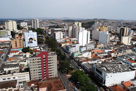 Cidade de Pouso Alegre enfrenta coronavírus com reciclagem dos profissionais de saúde
