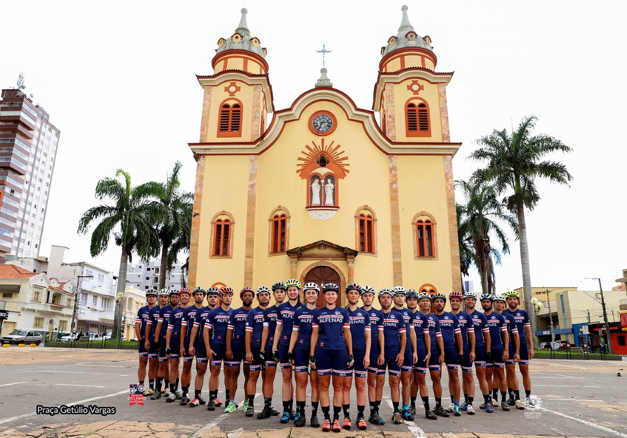 Equipe de Ciclismo de Alfenas apresenta os novos uniformes