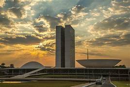 Política: Céus turvos em Brasília pela interferência entre os poderes