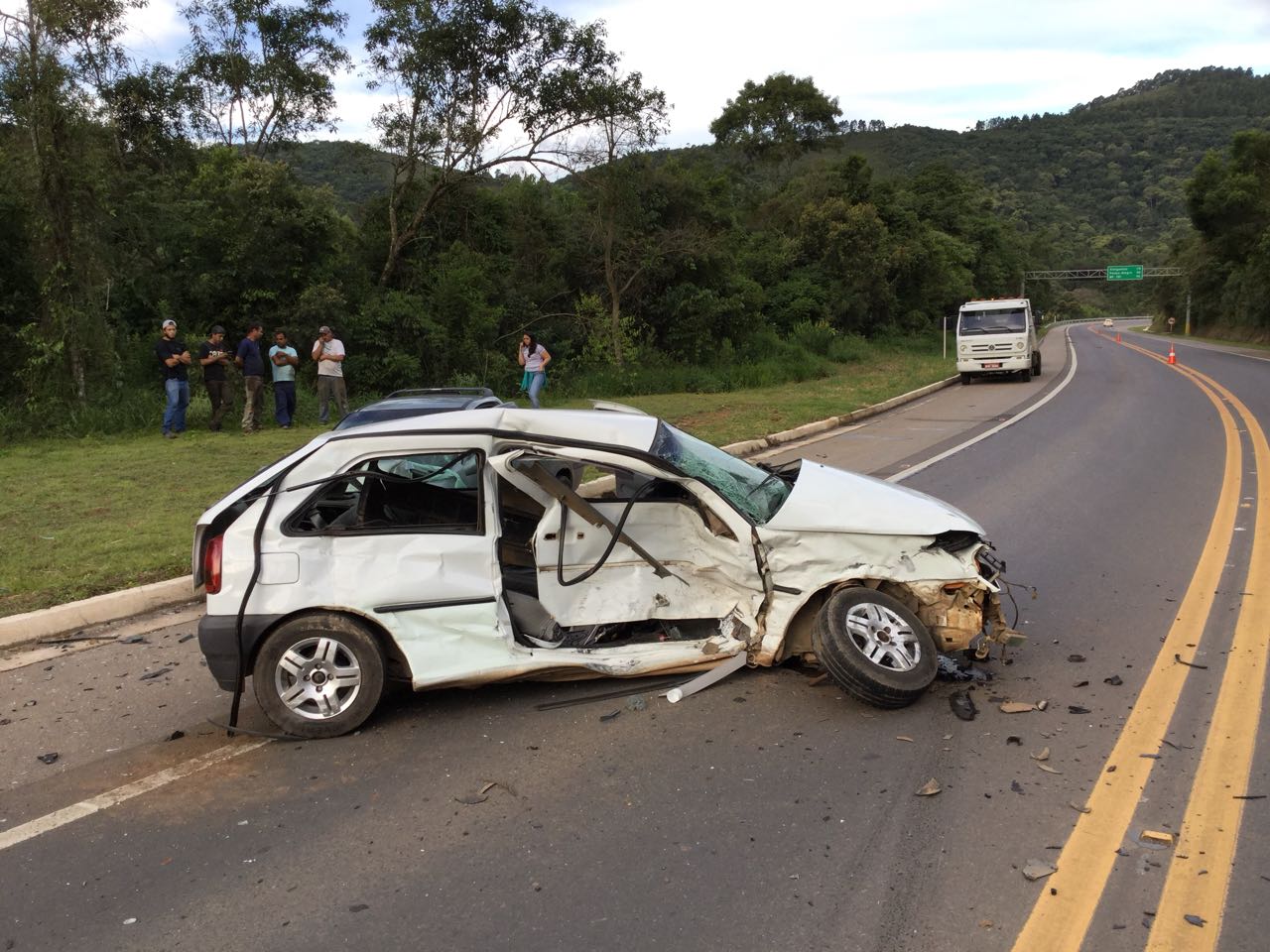 Entre Itajubá e Santa Rita do Sapucaí, na BR-459, Batida entre dois ...