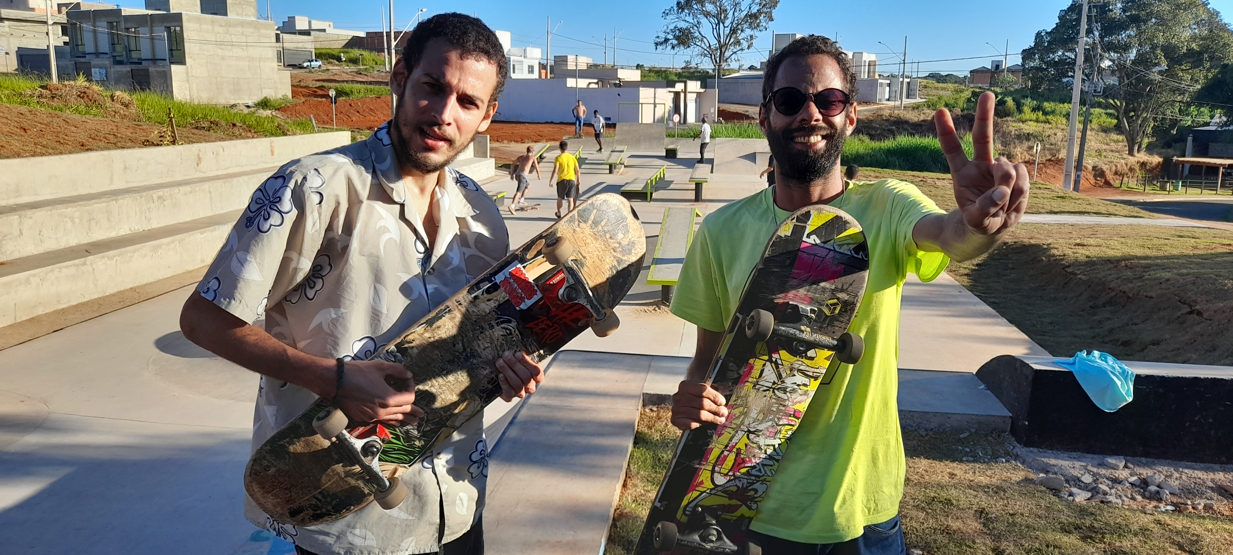 Skatistas Brasília e Yuri, experientes e praticantes há mais de 20 anos, aprovam a Nova Pista de Skate de Alfenas
