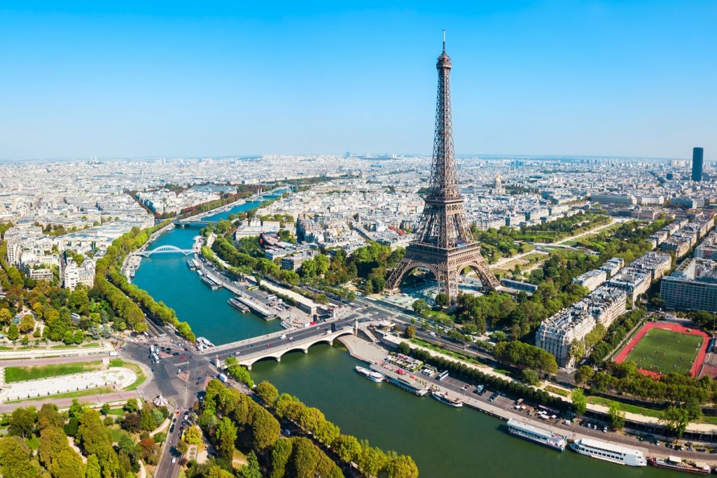 Paris, Capítal da França, uma das mais belas cidades do mundo pode ter o melhor time de futebol do mundo