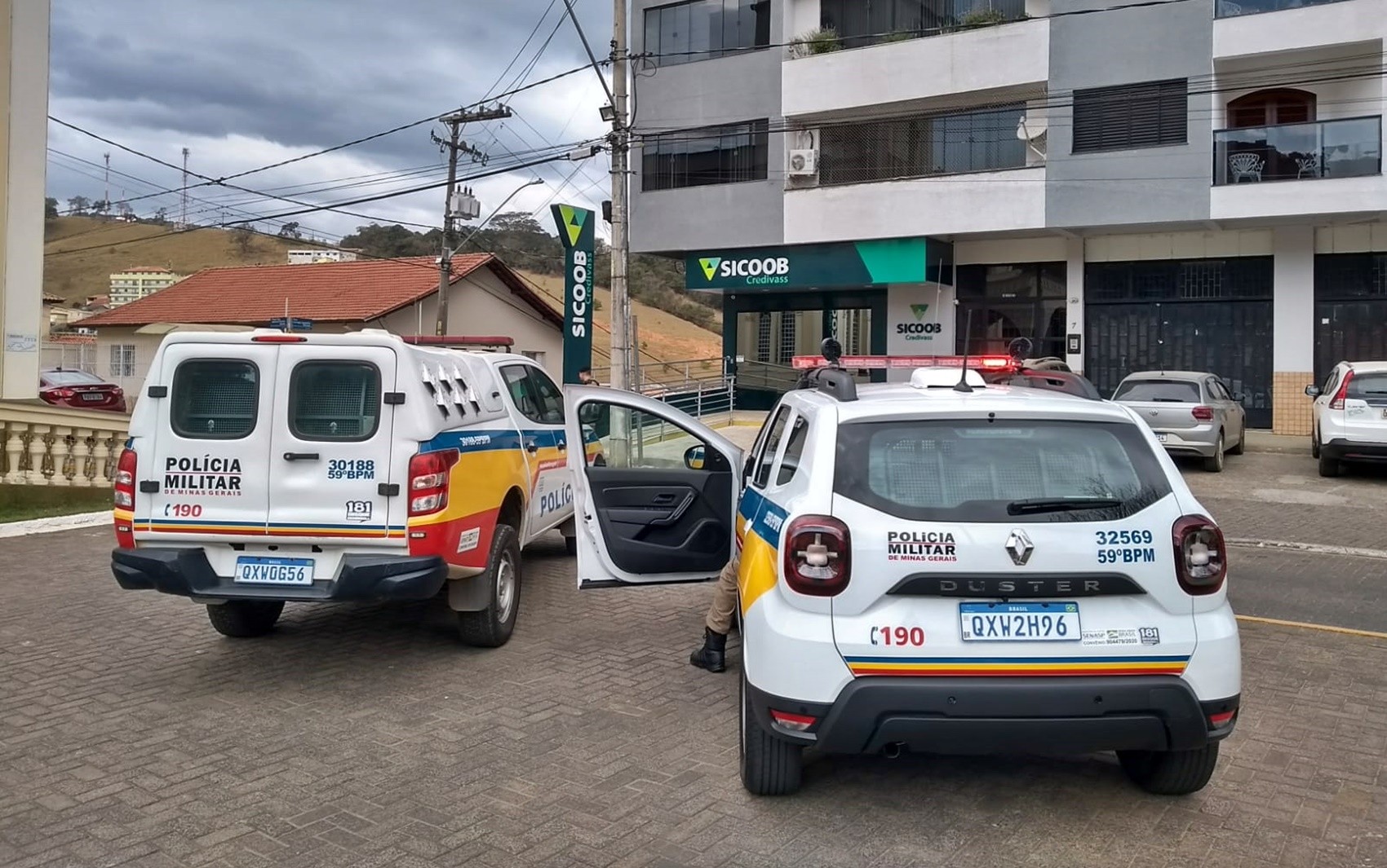 Agência do SICOOB de Camanducaia é assaltada por dois bandidos