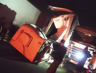 Acidente com quatro carretas fecha pistas da Rodovia Fernão Dias, em São Sebastião da Bela Vista, MG 