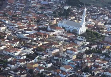 Polícia procura por suspeitos de matar homem de 46 a tiros em Elói Mendes, MG