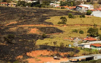 Incêndio que atingiu Pico dos Cabritos destruiu cerca de 18 alqueires de vegetação em Extrema, MG